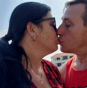 Meet your Posher, Yolaidis